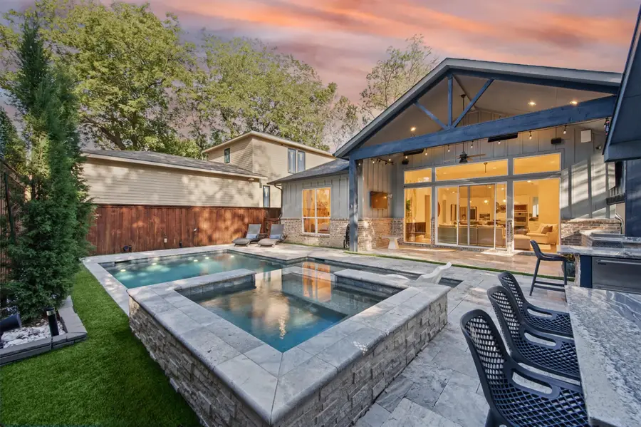 8655 Forest Hills Boulevard, Dallas, TX 75218 - #2