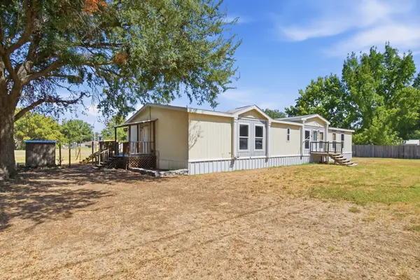 105 Apache Street, Lipan, TX 76462