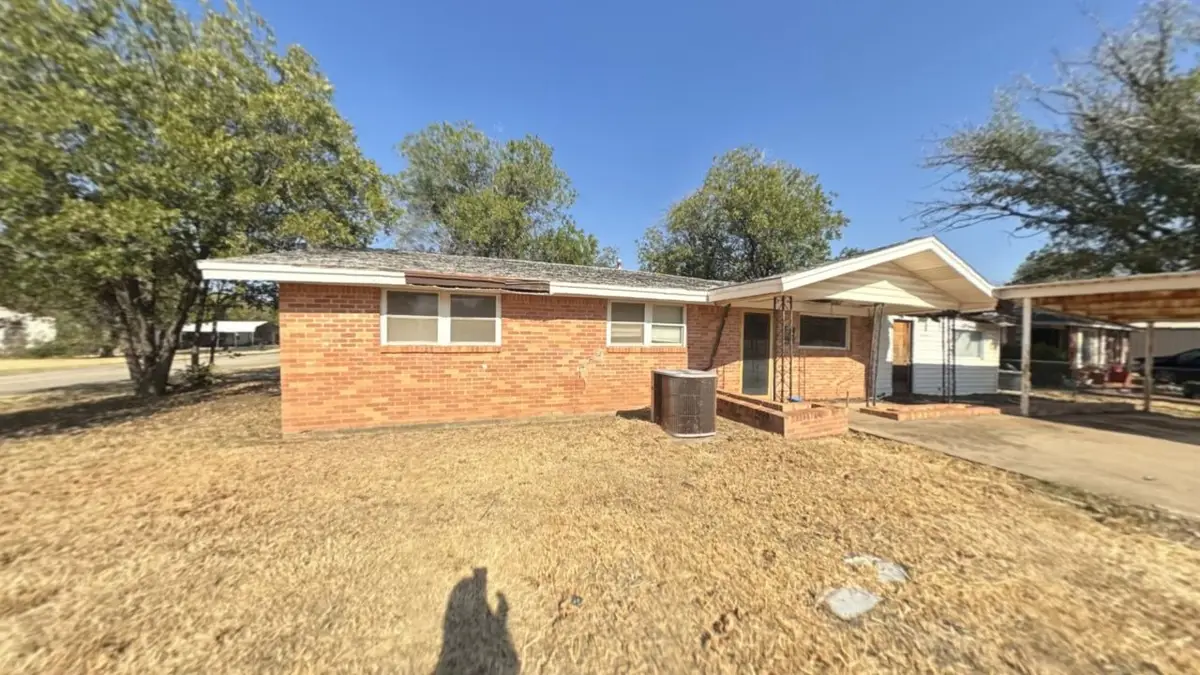 310 Combs Street, Quanah, TX 79252 - #1