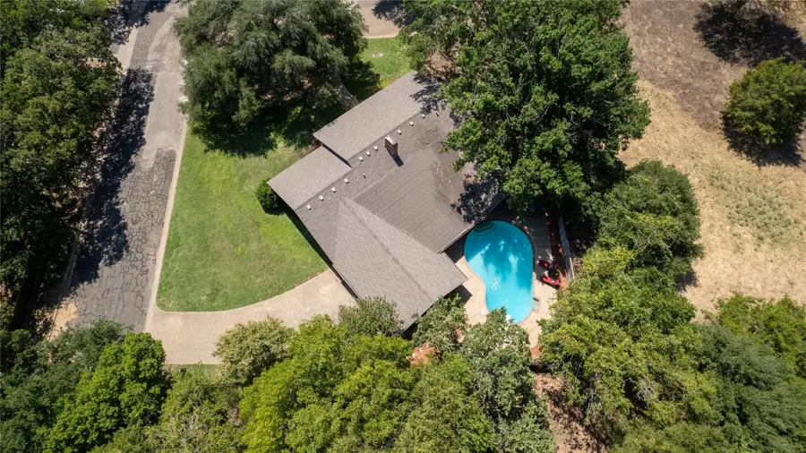 1800 Woodcrest Avenue, Corsicana, TX 75110 - #2