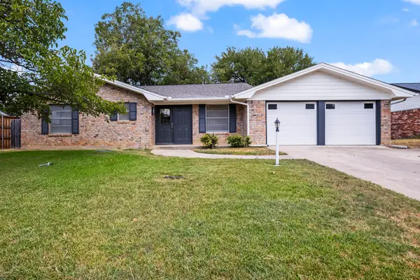 1009 Springdale Road, Bedford, TX 76021