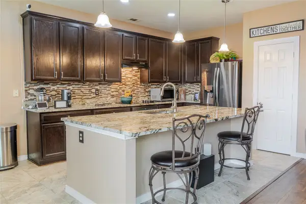 419 Kingfisher Lane, Arlington, TX 76002