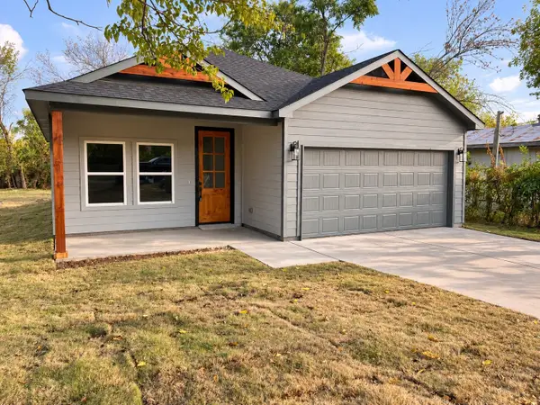 907 Travis Avenue, Alvarado, TX 76009