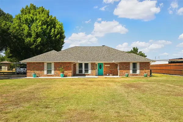1710 Vineyard Road, Grand Prairie, TX 75052