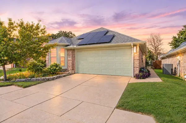 2233 Wembley Wood Lane, Bedford, TX 76022