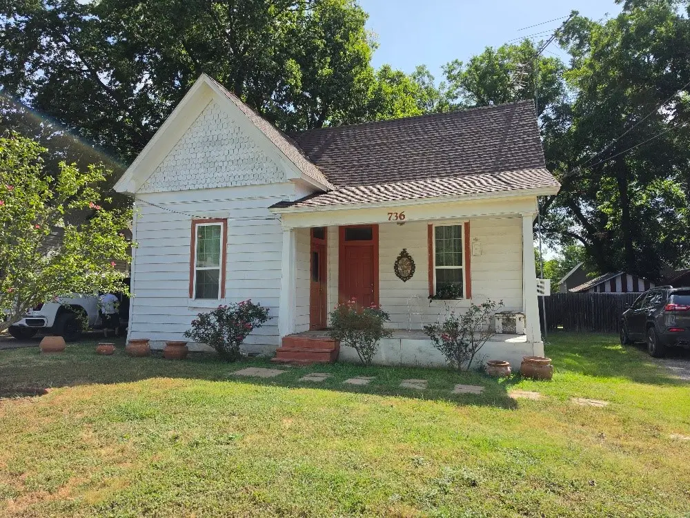 736 N Robinson Street, Cleburne, TX 76031 - #1