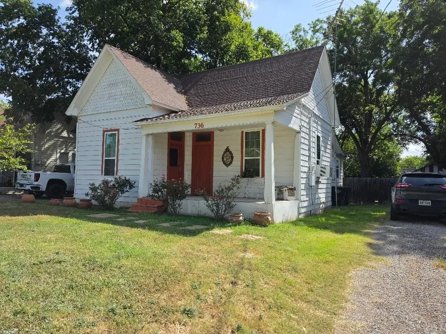 736 N Robinson Street, Cleburne, TX 76031 - #2