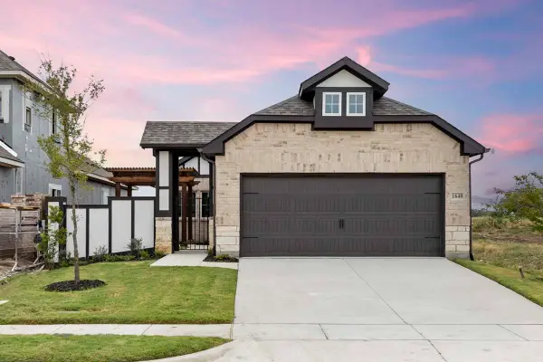 1640 Edgeway Drive, Aubrey, TX 76227