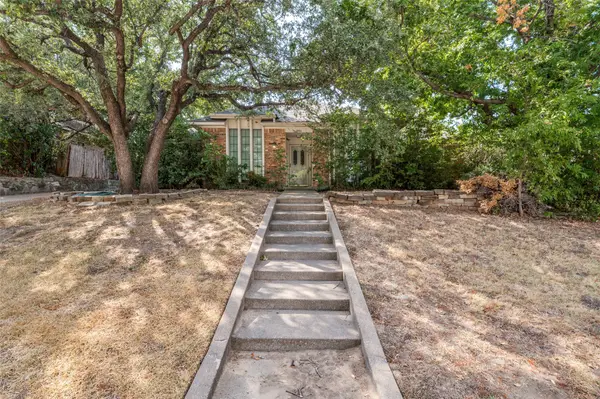 1901 Wedgewood Drive, Grand Prairie, TX 75050