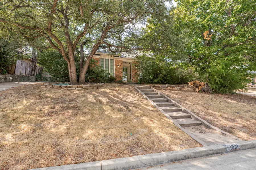 1901 Wedgewood Drive, Grand Prairie, TX 75050 - #2