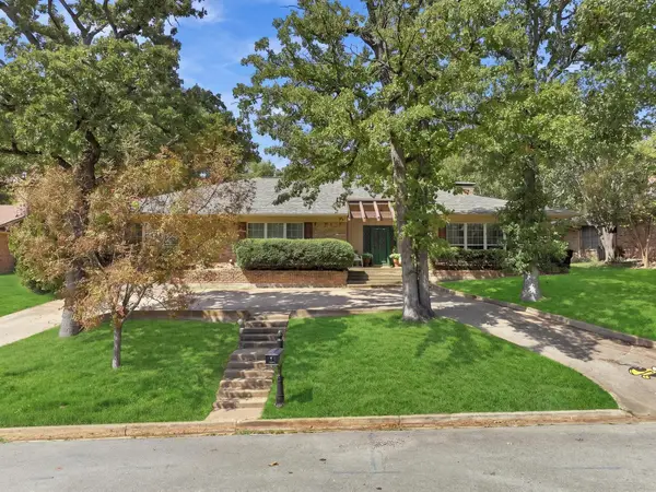 609 Ambassador Street, Denison, TX 75020
