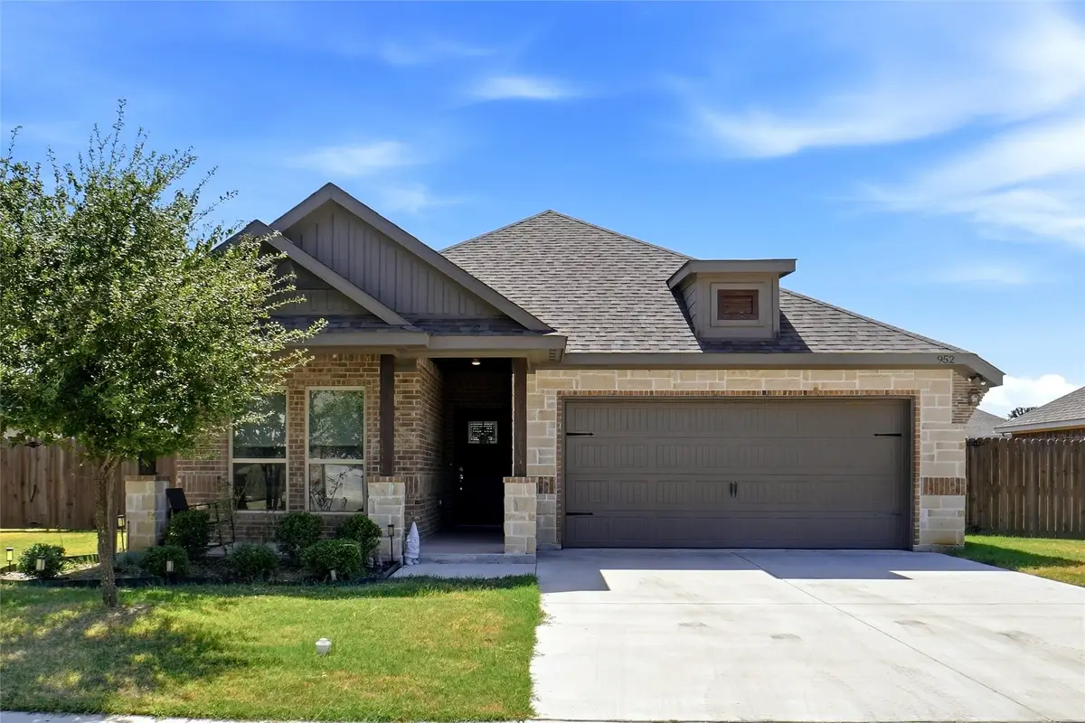 952 Sam Street, Springtown, TX 76082 - #1