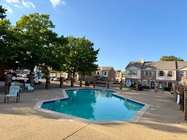 621 Carriagehouse Lane #4f, Garland, TX 75040