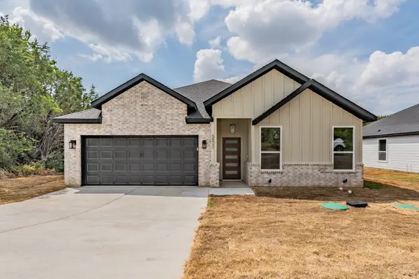 5822 Stonegate Circle, Granbury, TX 76048