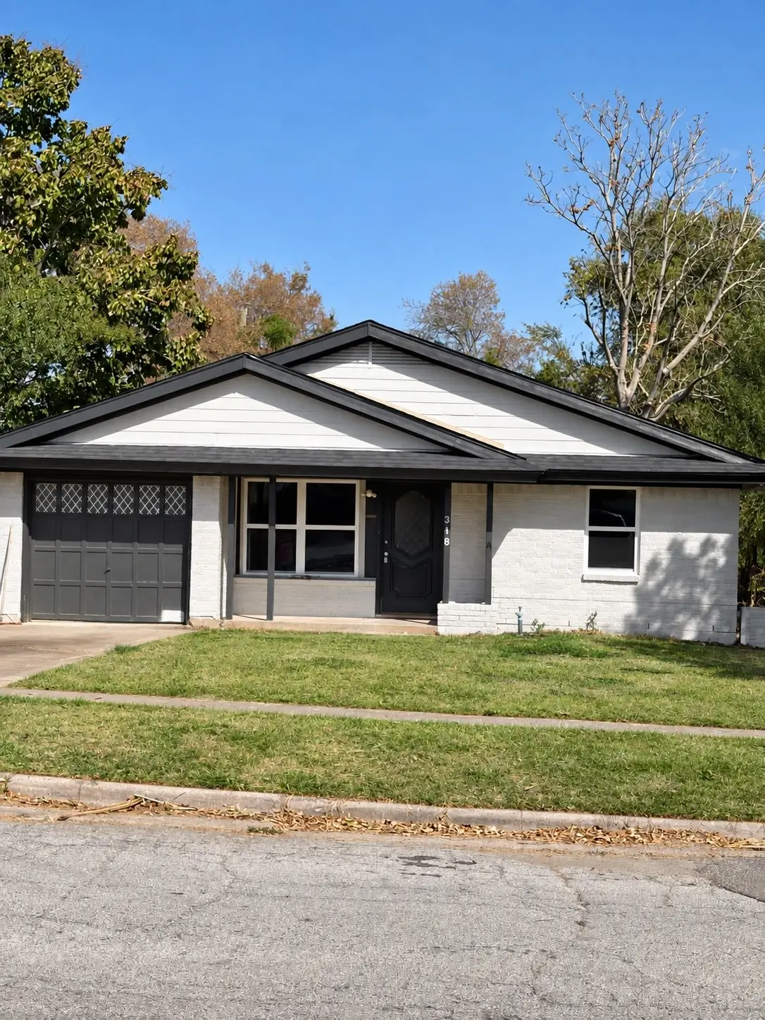 318 18th Street, Grand Prairie, TX 75051 - #1