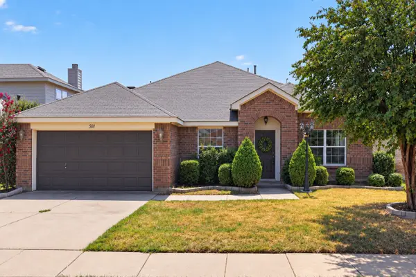 501 Roundrock Lane, Fort Worth, TX 76140
