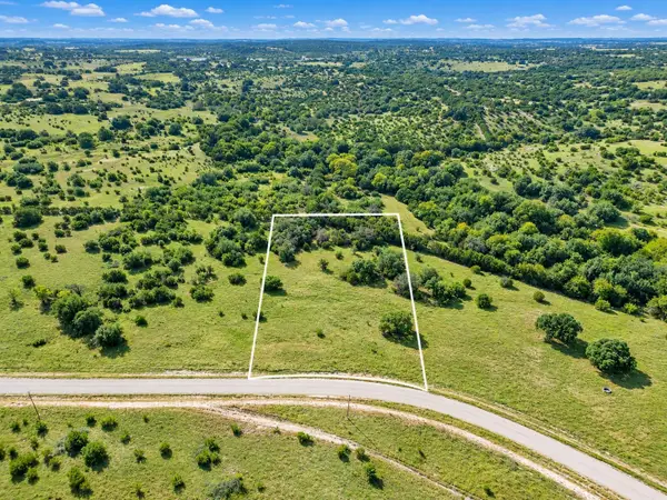 1745 Hidden Oaks Trail, Glen Rose, TX 76043
