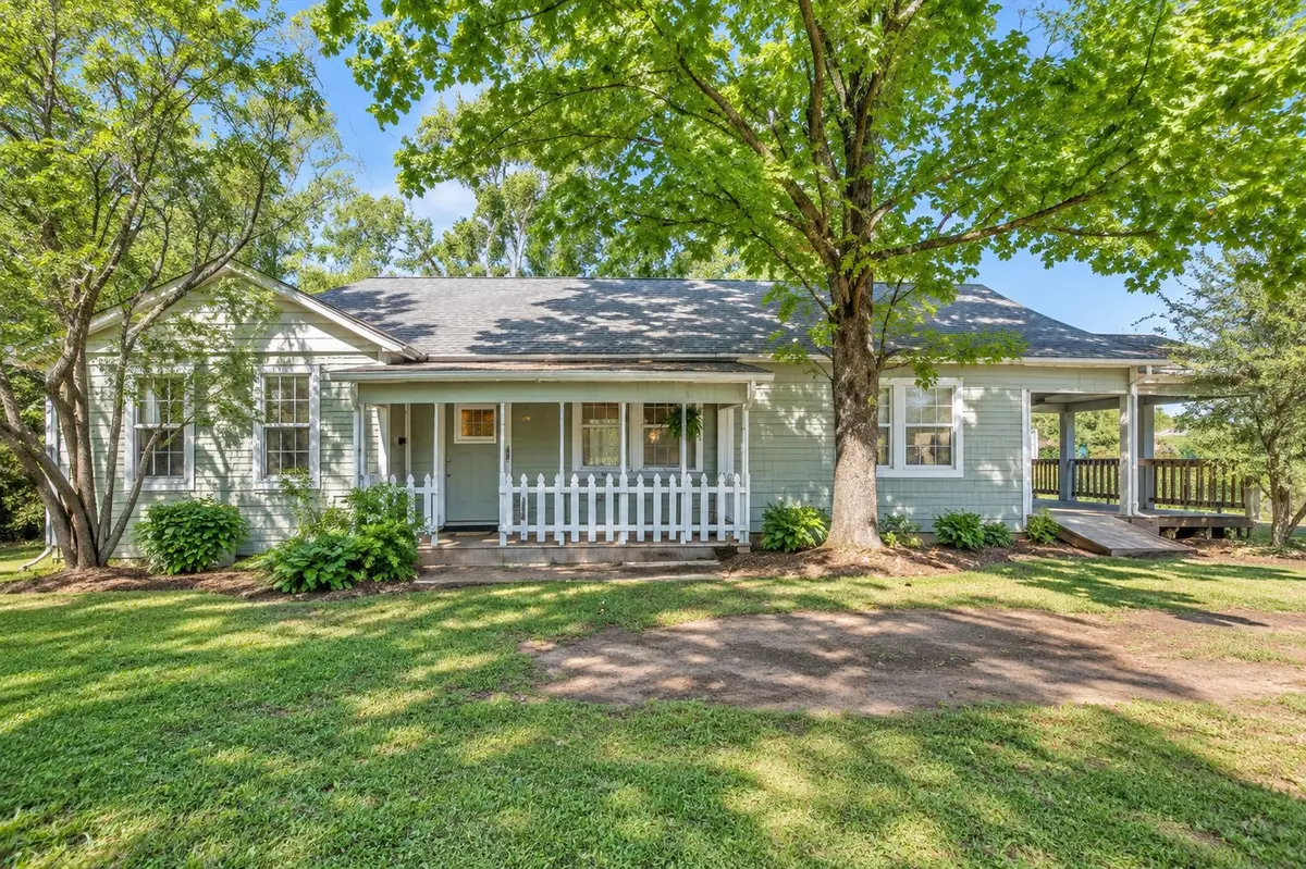 708 E Pine Street, Edgewood, TX 75117 - #1