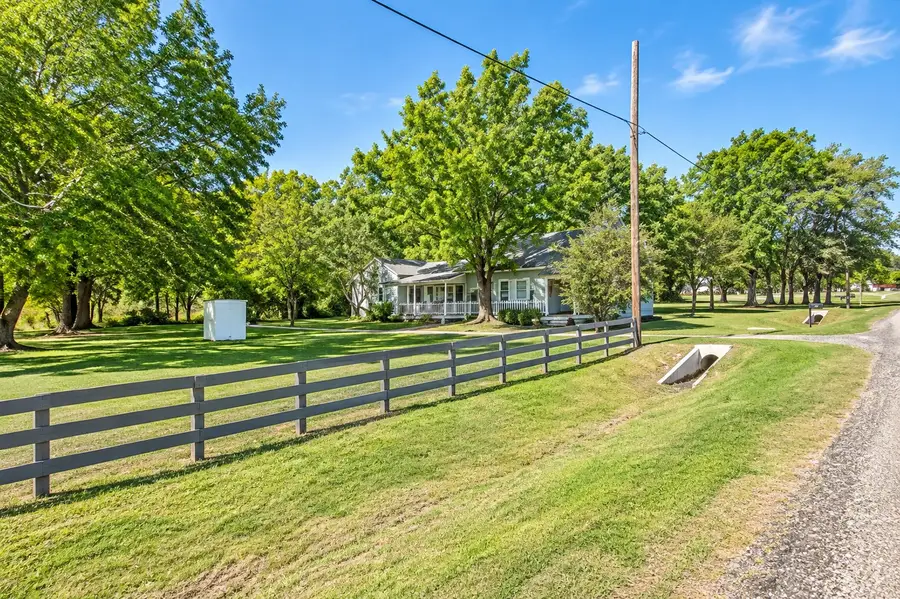 708 E Pine Street, Edgewood, TX 75117 - #2