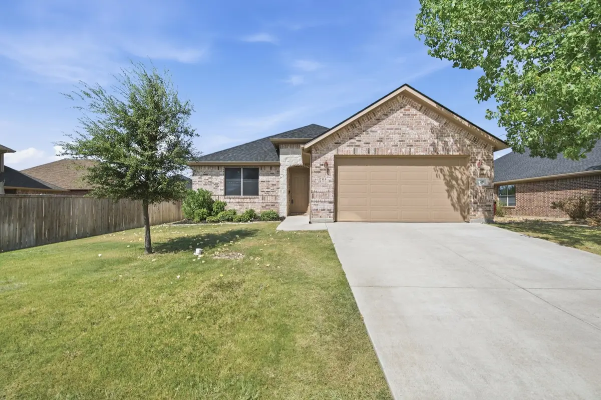 28 S Highland Drive, Sanger, TX 76266 - #1