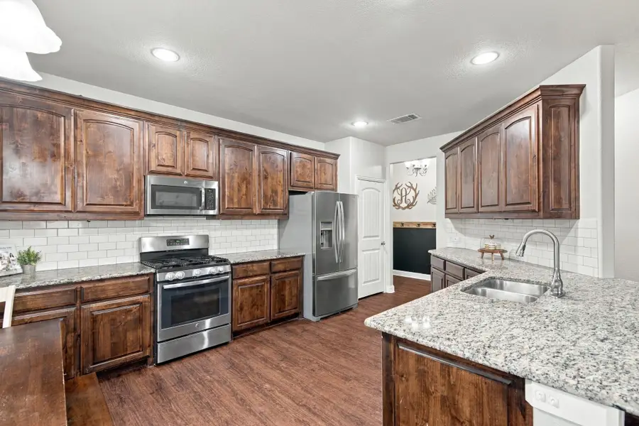 28 S Highland Drive, Sanger, TX 76266 - #3