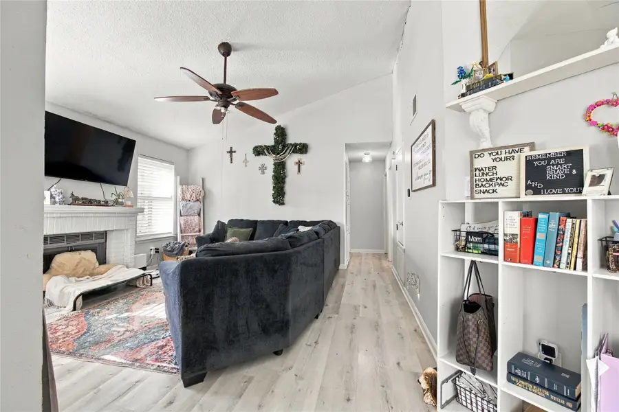 501 Hunters Glen Street, Lewisville, TX 75067 - #2