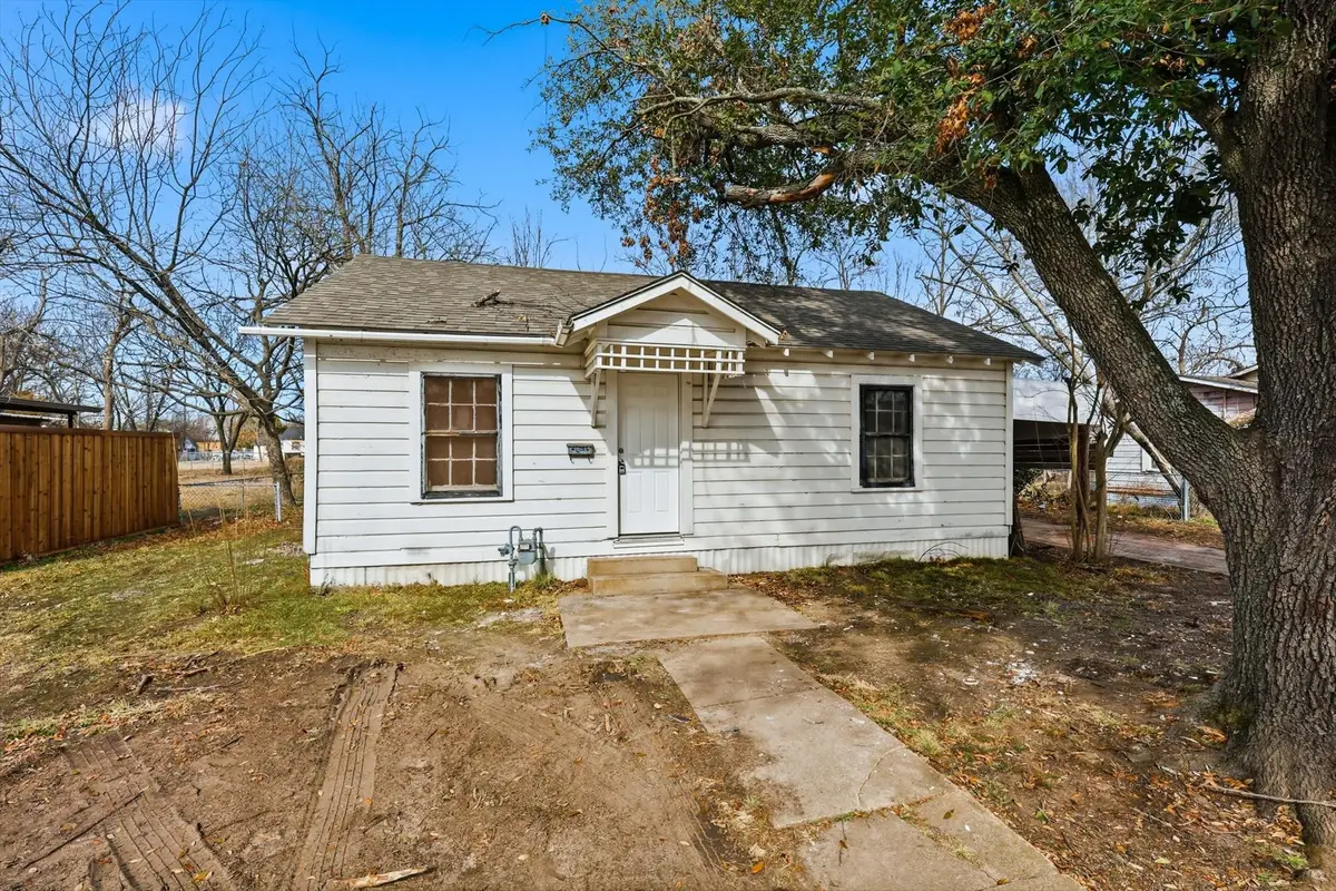 803 E 14th Street, Bonham, TX 75418 - #1