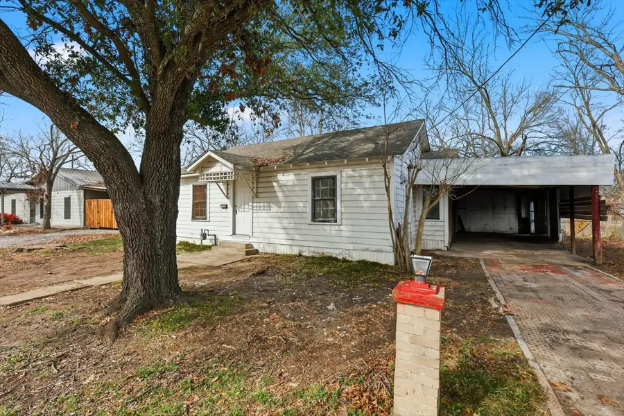 803 E 14th Street, Bonham, TX 75418 - #2