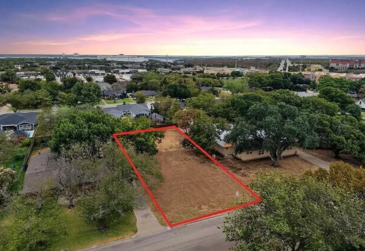 825 E Worth Street, Grapevine, TX 76051 - #1