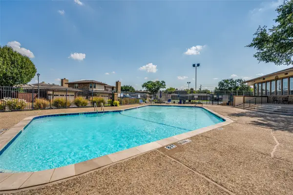 10 W Meadow Lane, Bedford, TX 76021