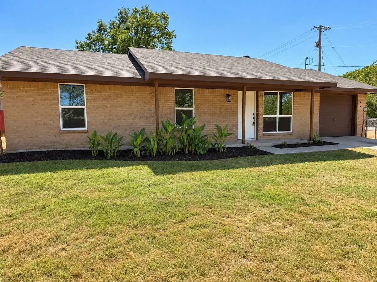 527 W Aubrey Street, Pilot Point, TX 76258 - #1
