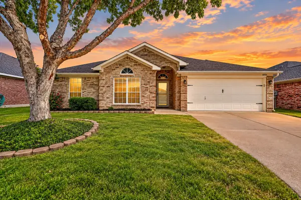 1004 Eden Street, Burleson, TX 76028