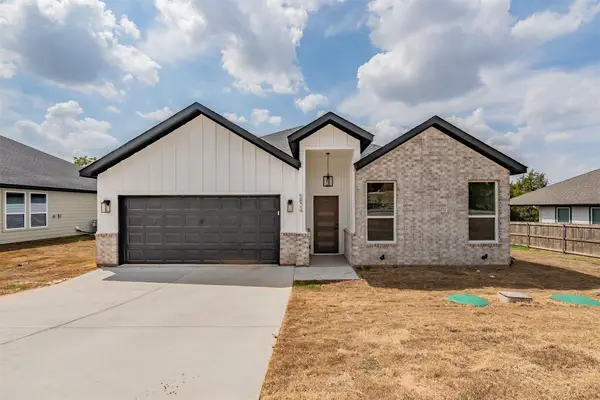 5824 Stonegate Circle, Granbury, TX 76048