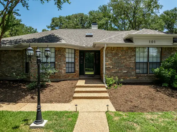 101 Lost Oaks Drive, Waco, TX 76705