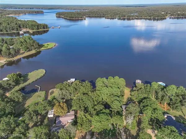 758 W Lakeshore Drive, Benton, LA 71006
