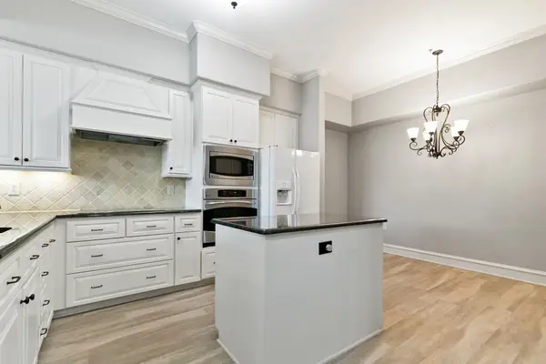 301 Watermere Drive #212, Southlake, TX 76092