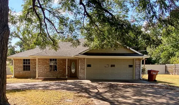 805 Lynn Street, Bonham, TX 75418