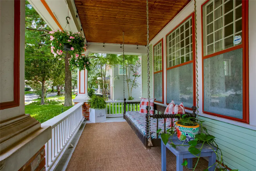 105 S Winnetka Avenue, Dallas, TX 75208 - #3