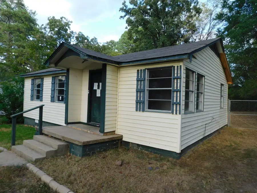 1513 S Walker Street, Hope, AR 71801 - #3