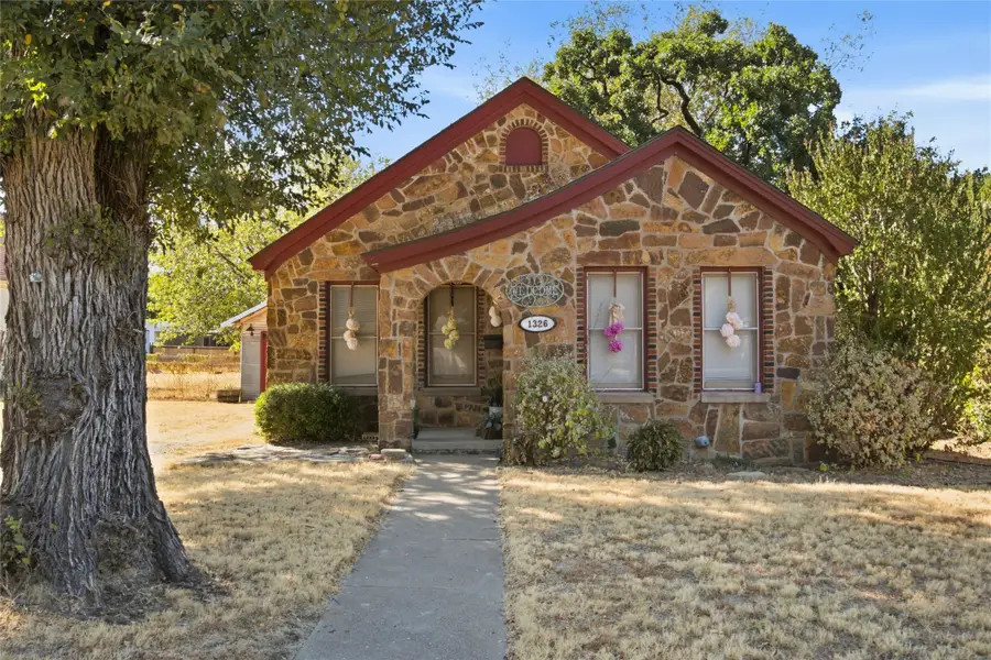 1326 4th Street, Graham, TX 76450 - #2