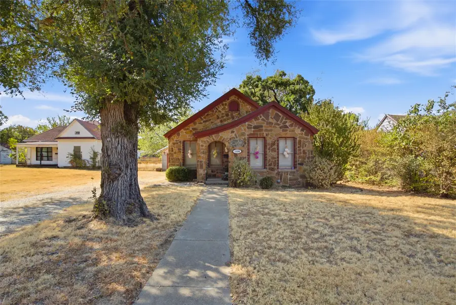 1326 4th Street, Graham, TX 76450 - #3
