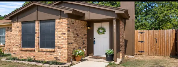 811 Woodland Court, Kennedale, TX 76060