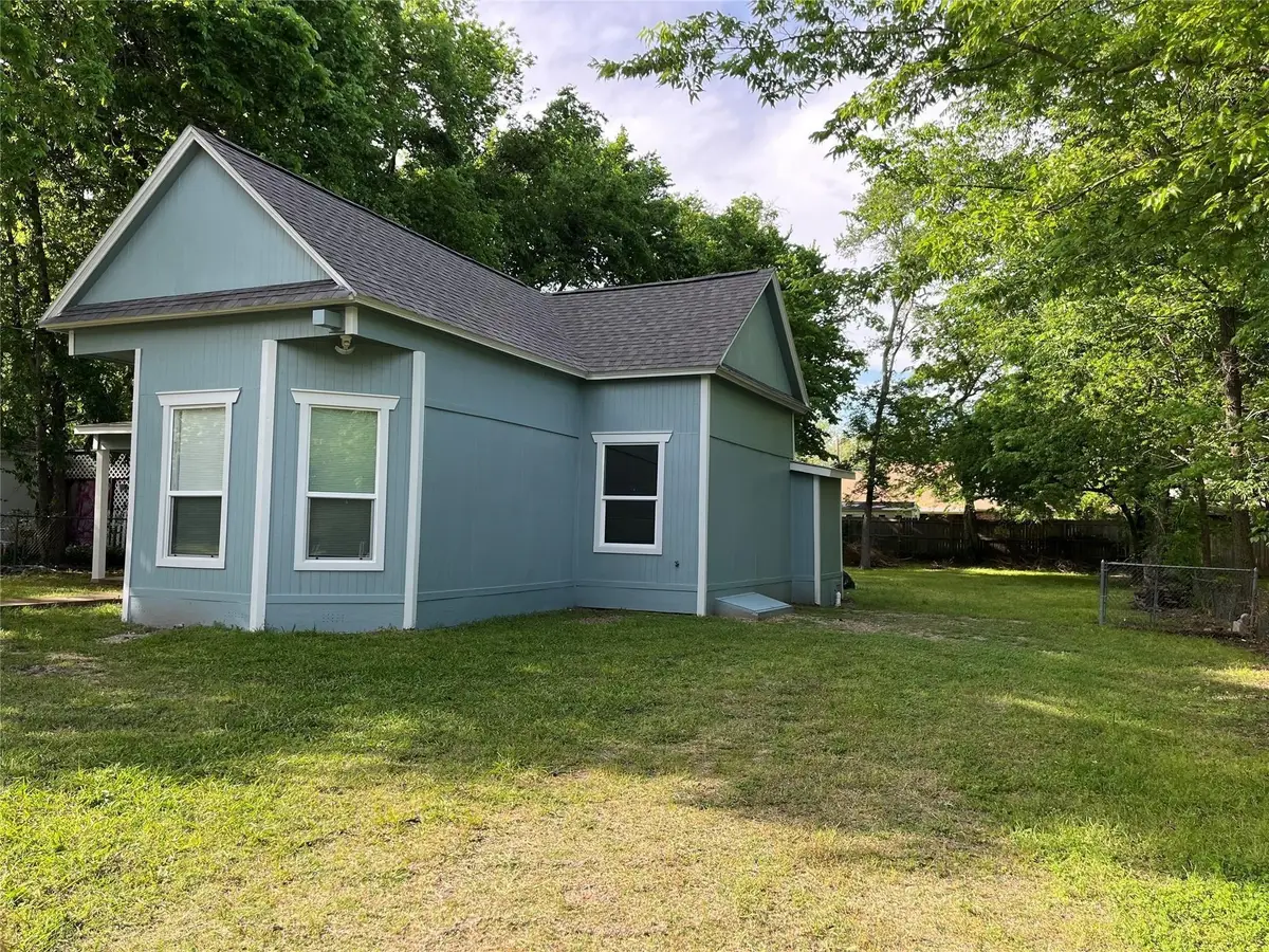 621 E 8th Street, Bonham, TX 75418 - #1