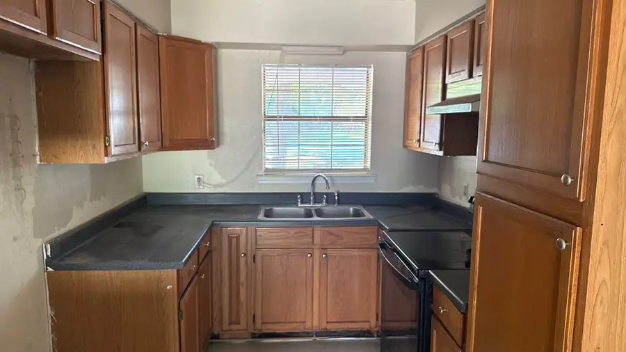 402 N Richardson Street, Grand Saline, TX 75140 - #3