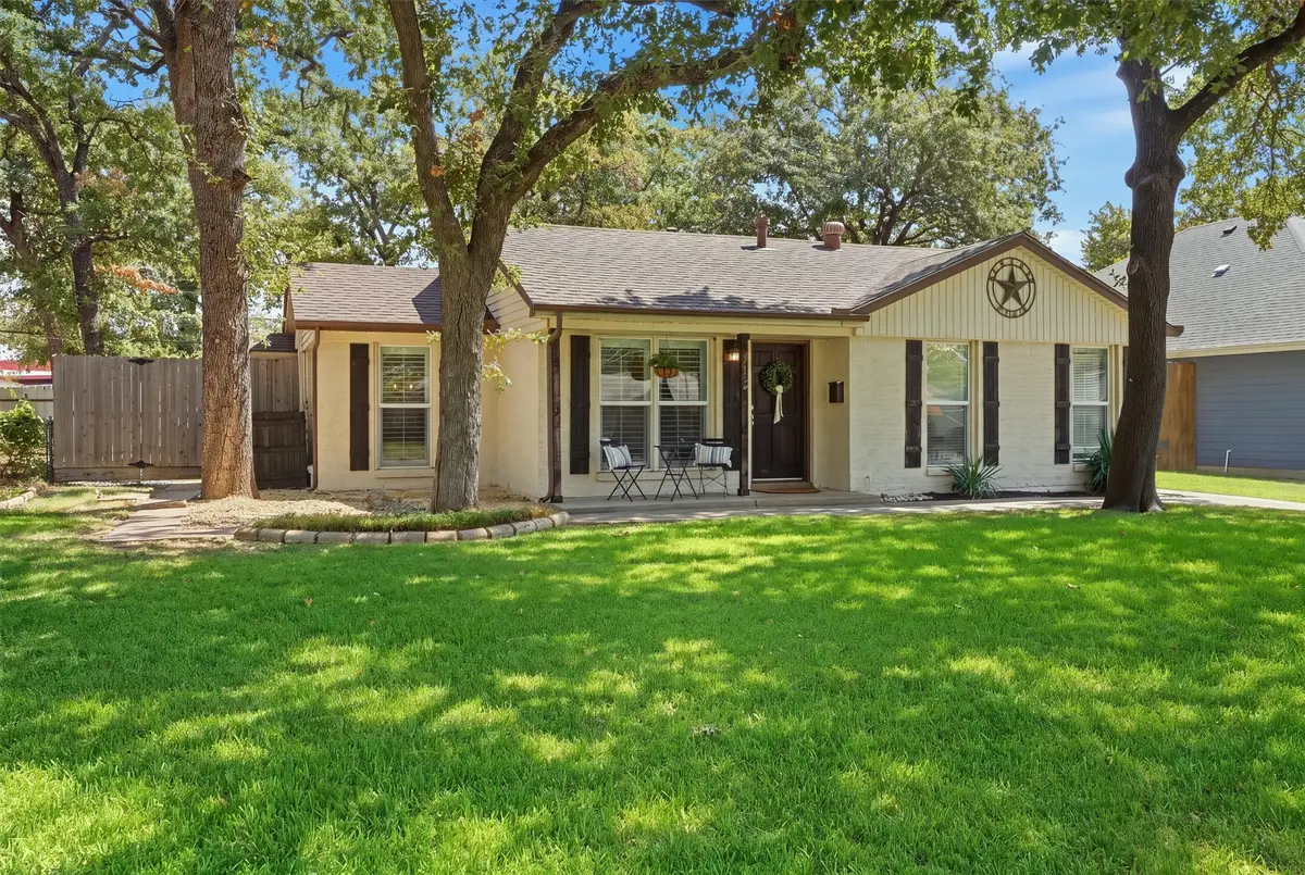 712 Thersa Drive, River Oaks, TX 76114 - #1