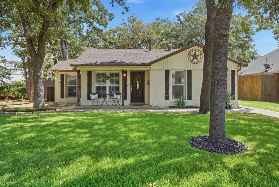 712 Thersa Drive, River Oaks, TX 76114 - #2