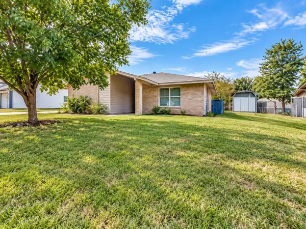 121 N Willow Street, Mansfield, TX 76063