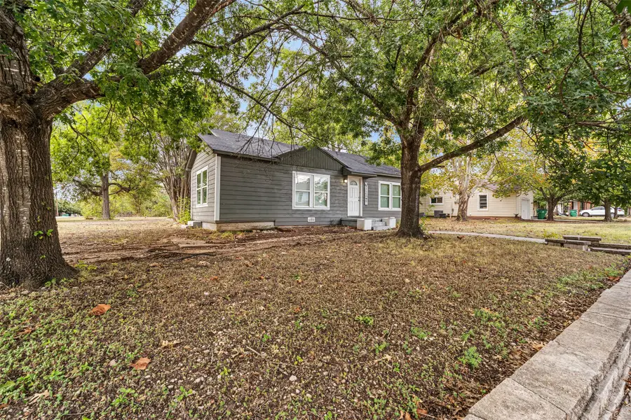 1401 Texas Avenue, Mart, TX 76664 - #2