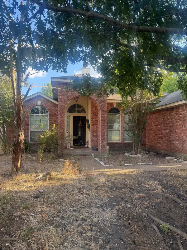 724 Pebble Creek Drive, Hewitt, TX 76643