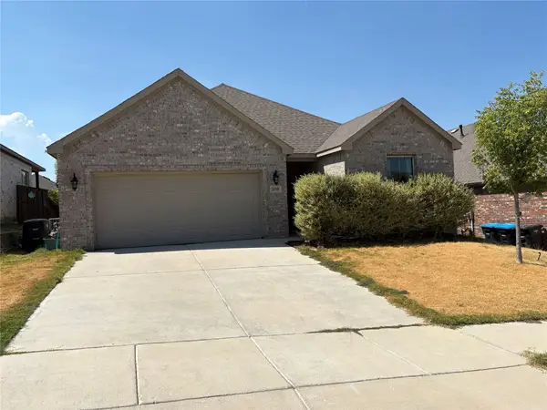 208 Flower Ridge Drive, Fort Worth, TX 76108